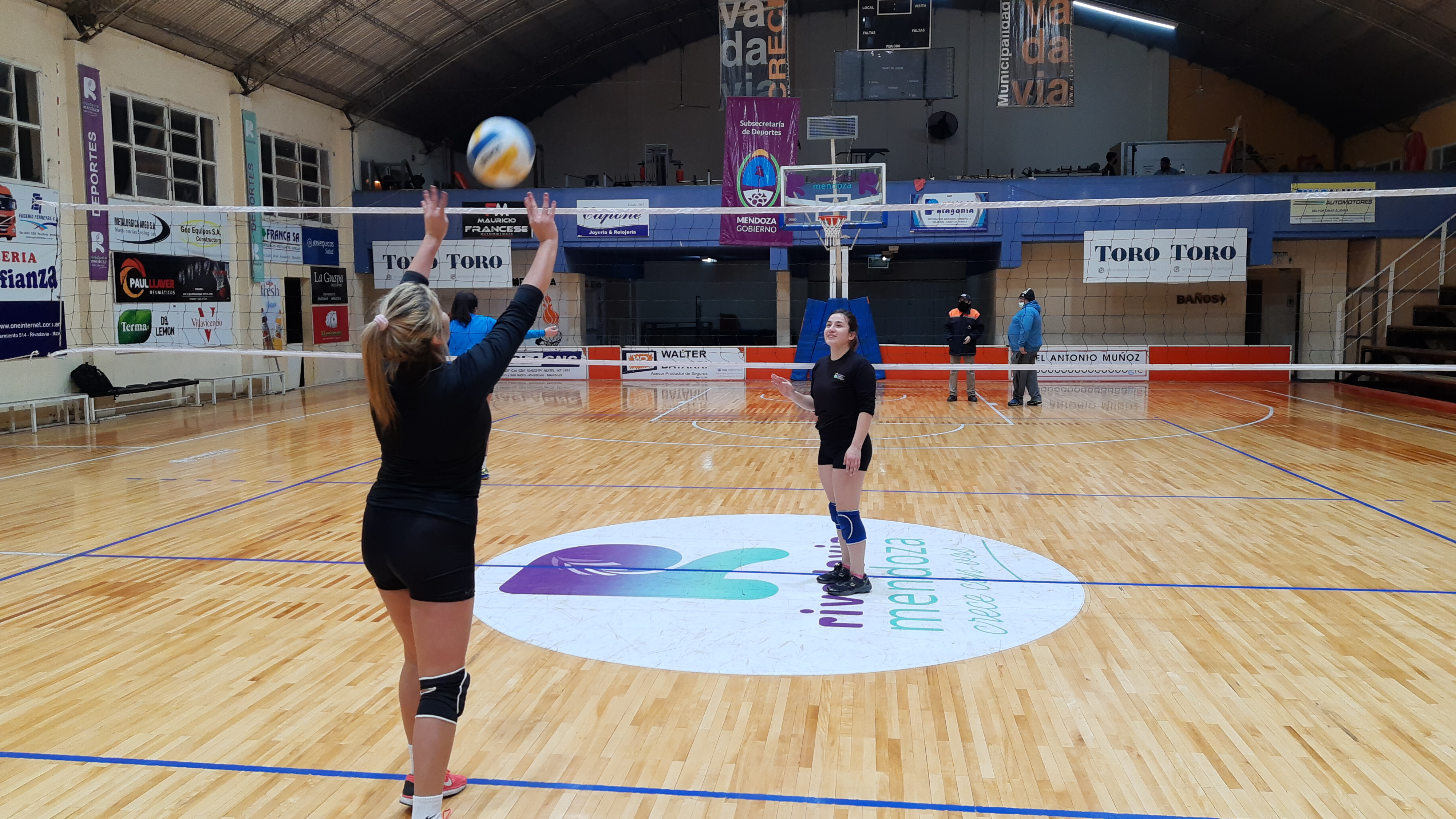 El vóley femenino de Rivadavia, comenzó a entrenar