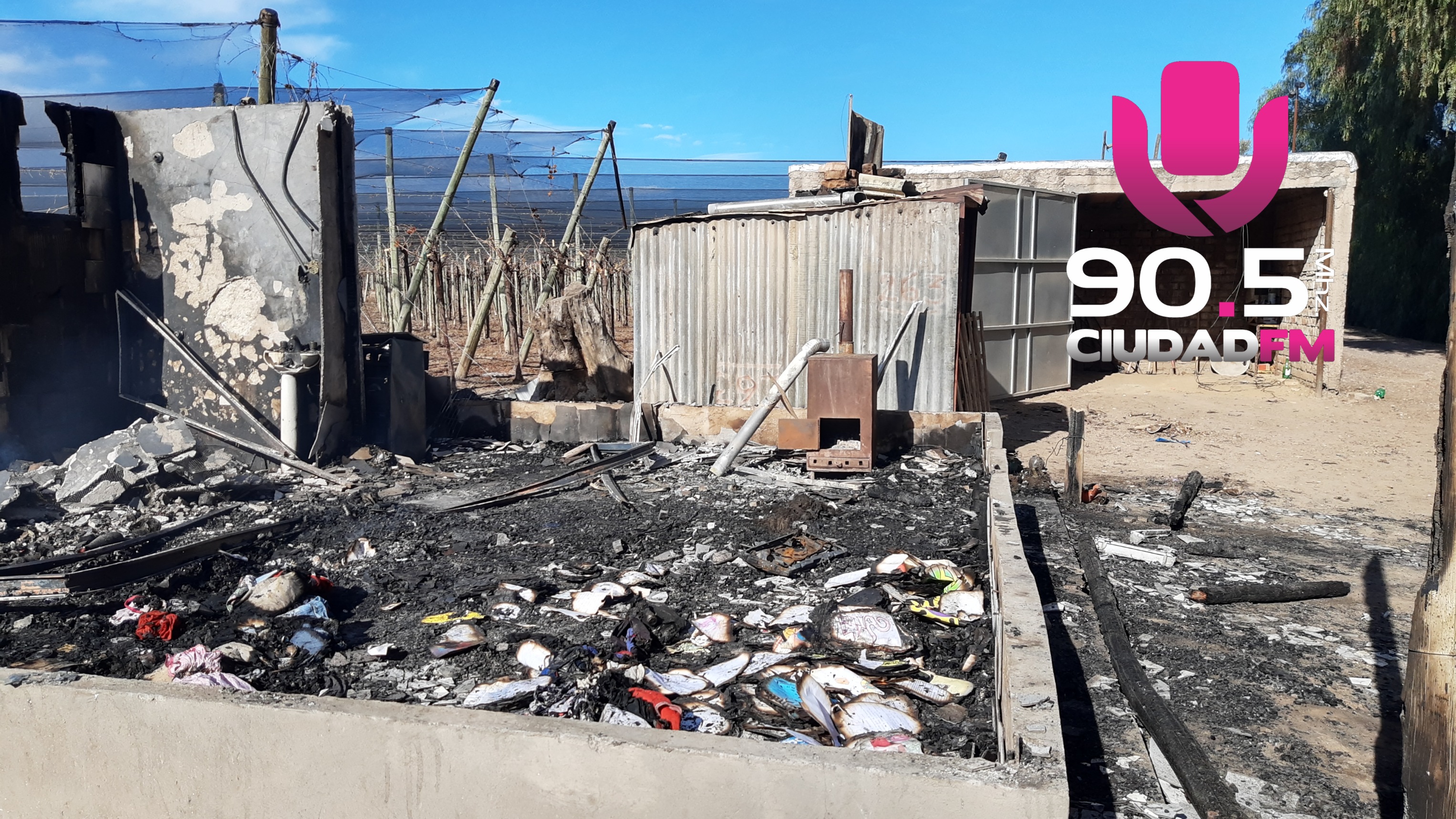 Incendio y perdidas totales en una vivienda tipo industrializada en Rivadavia