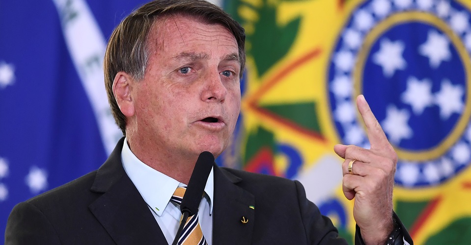 BOLSONARO SOBRE EL COVID-19 EN BRASIL: «TENEMOS QUE DEJAR DE SER UN PAÍS DE MARICAS»