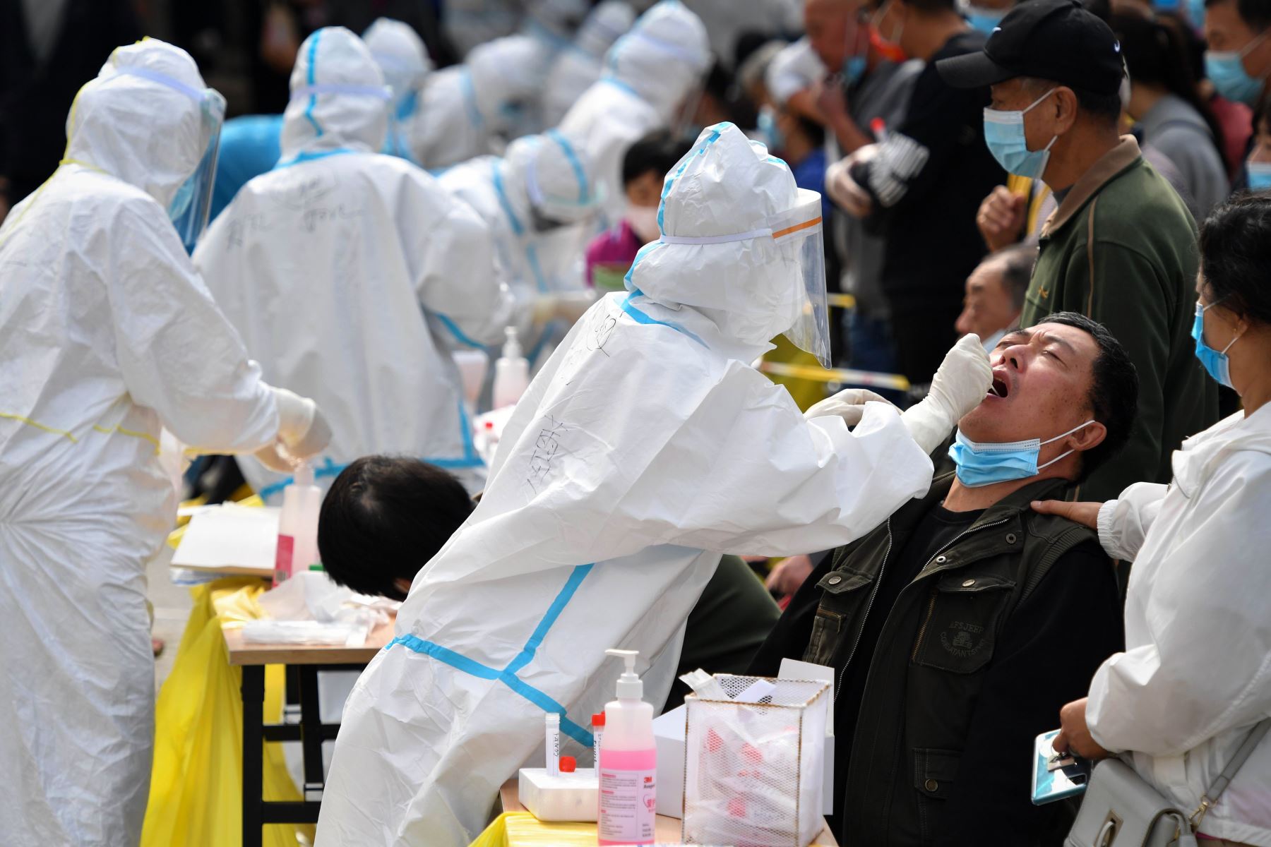 CHINA COMENZÓ A REALIZAR PRUEBAS ANALES PARA DETECTAR EL COVID-19