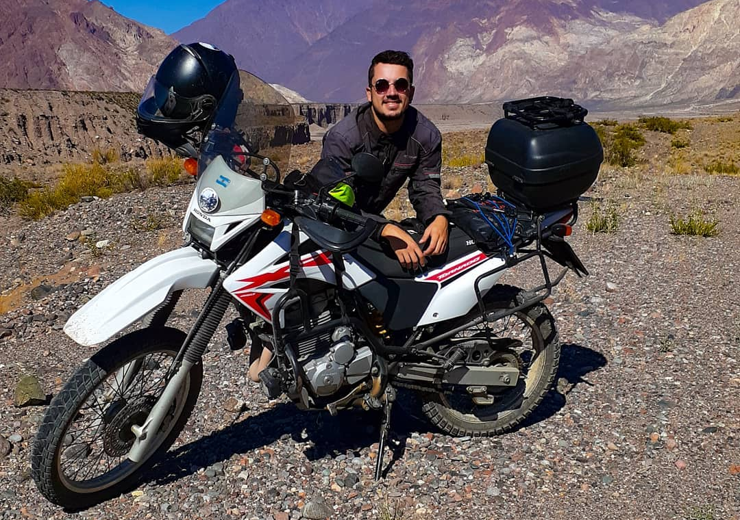 DICEN QUE VIAJANDO…