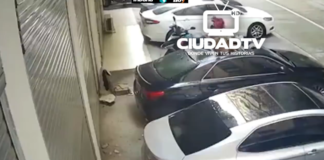 MUJER TENÍA RELACIONES SEXUALES EN EL BALCÓN Y SE CAYÓ SOBRE EL AUTO DE UN VECINO