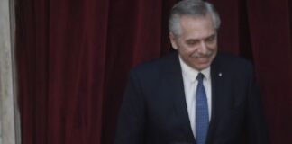 EL DETALLE DEL BASTÓN PRESIDENCIAL DE JAVIER MILEI QUE SORPRENDIÓ A CRISTINA KIRCHNER