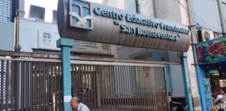 UNA PELEA ENTRE DOS ALUMNAS EN LAS PUERTAS DE UN COLEGIO RELIGIOSO GÉNERO CONMOCIÓN EN MENDOZA