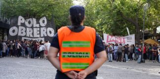 ORGANIZACIONES SOCIALES Y PIQUETERAS CONCENTRAN EN EL NUDO VIAL PARA MARCHAR A CASA DE GOBIERNO