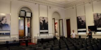 EN EL 8M EL GOBIERNO ELIGIÓ CAMBIAR EL NOMBRE DEL SALÓN DE LAS MUJERES POR «PRÓCERES».