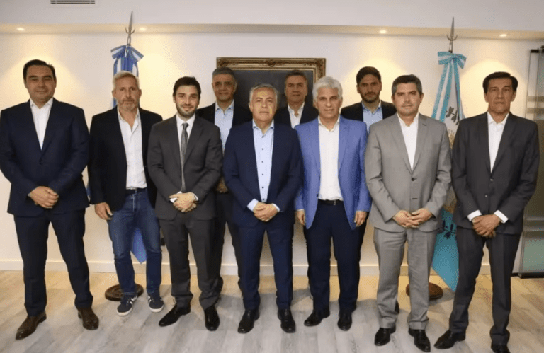 CON LA PRESENCIA DE ALFREDO CORNEJO LOS GOBERNADORES DE JXC SE REÚNEN CON EL GOBIERNO NACIONAL