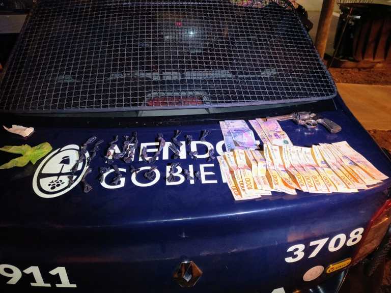 TIROTEO, SECUESTRO DE ARMAS Y DROGA Y 4 DETENIDOS EN GUAYMALLÉN