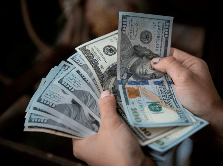 EL DÓLAR BLUE NO PARA DE AUMENTAR Y ALCANZÓ UN NUEVO RECORD