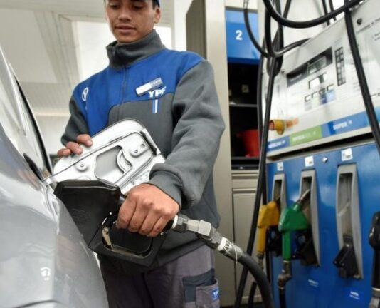EL PRECIO DE LA NAFTA VOLVIÓ A AUMENTAR DURANTE EL FERIADO Y ACUMULA VARIAS SUBAS EN MARZO