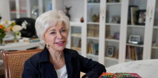 ISABEL ALLENDE: UNA NOVELA CHILENA, UNA VOZ UNIVERSAL