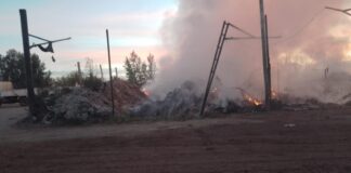UN BASURAL A CIELO ABIERTO DETRÁS DEL GALPÓN NORTE DE LA MUNICIPALIDAD DE RIVADAVIA