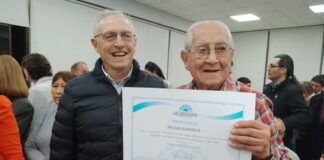 HUGO GANTUS, EL PELUQUERO MÁS VETERANO DE RIVADAVIA, FUE DISTINGUIDO POR EL HCD