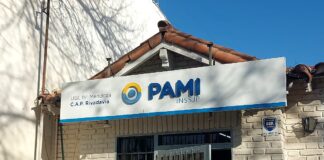 “AFILIADOS DEL PAMI Y EMPLEADOS DE LA CLÍNICA DEL SOL SE AUTOCONVOCARON EN RIVADAVIA PARA EXIGIR EL RESPETO A SU DERECHO DE ELEGIR”