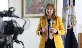 “ESTHER SÁNCHEZ: ‘CERCA DEL 50% DE LOS DOCENTES UNIVERSITARIOS COBRA ENTRE 200 Y 600 MIL PESOS, ES MUY DIFÍCIL VIVIR ASÍ’”