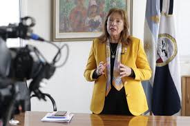 “ESTHER SÁNCHEZ: ‘CERCA DEL 50% DE LOS DOCENTES UNIVERSITARIOS COBRA ENTRE 200 Y 600 MIL PESOS, ES MUY DIFÍCIL VIVIR ASÍ’”