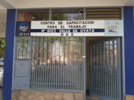 HISTÓRICO: DIRECTOR GENERAL DE ESCUELAS VISITÓ EL CCT VALLE DE UYATA Y ENTREGÓ INSUMOS TEXTILES DECOMISADOS EN ADUANA