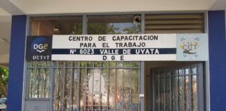 HISTÓRICO: DIRECTOR GENERAL DE ESCUELAS VISITÓ EL CCT VALLE DE UYATA Y ENTREGÓ INSUMOS TEXTILES DECOMISADOS EN ADUANA