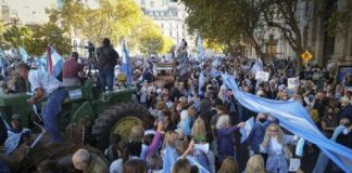 «ESTAMOS EN UNA CRISIS TERMINAL»: PRODUCTORES DEL ESTE ANUNCIAN ACAMPE Y CORTE DE RUTA POR EL COLAPSO VITIVINÍCOLA
