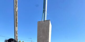 LA COMUNA ILUMINÓ EL PREDIO FRENTE A LA ROTONDA DEL BARRIO CERVANTES