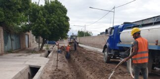 RENOVACIÓN DE RED DE AGUA Y CLOACA EN CALLE 1º DE MARZO, EN PALMIRA