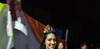 NUEVA CALIFORNIA CORONÓ A SU REINA EN UNA NOCHE DE LLUVIA Y EMOCIÓN