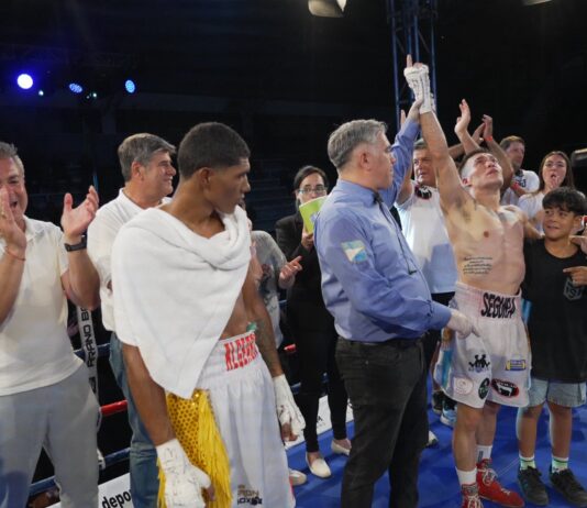 EL POLIDEPORTIVO LA COLONIA FUE ESCENARIO DE UNA GRAN NOCHE DE BOXEO CON TÍTULOS SUDAMERICANOS EN JUEGO