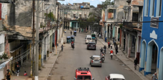CUBA EN EMERGENCIA: APAGONES MASIVOS, VUELOS SUSPENDIDOS Y UNA MONEDA EN CAÍDA LIBRE