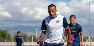 ¿VUELVE A BOCA? SEBASTIÁN VILLA ESPERARÍA UN LLAMADO DE RIQUELME Y HAY EXPECTATIVA EN LA LEPRA