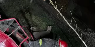 FUERTE CHOQUE EN MAIPÚ: UN AUTO TERMINÓ EN UN ZANJÓN Y SU CONDUCTOR RESULTÓ HERIDO