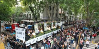 EL CARRUSEL VENDIMIAL VOLVIÓ A LLENAR LAS CALLES DE MENDOZA CON TRADICIÓN Y COLOR
