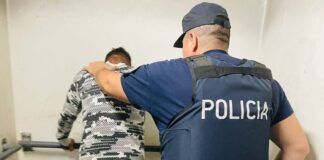 INTENTARON ROBAR UNA MOTO EN PLENO CENTRO DE ALVEAR Y TERMINARON DETENIDOS