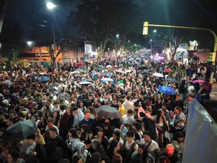 aniversario-aristides-2026-gente-personas-multitud-3