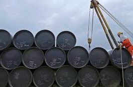 EL PETRÓLEO SE DISPARA MÁS DE 7% Y SUPERA LOS US$100 POR BARRIL EN MEDIO DE LA GUERRA EN IRÁN