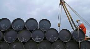 EL PETRÓLEO SE DISPARA MÁS DE 7% Y SUPERA LOS US$100 POR BARRIL EN MEDIO DE LA GUERRA EN IRÁN