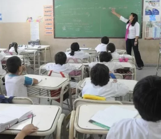 PARO DOCENTE NACIONAL COMPLICA EL INICIO DE CLASES EN 15 PROVINCIAS