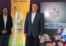 JUNÍN ENTREGÓ AMBOS CONFECCIONADOS POR JUNÍN TEXTIL DURANTE EL 2° CONGRESO DE PEDIATRÍA