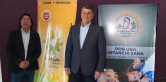 JUNÍN ENTREGÓ AMBOS CONFECCIONADOS POR JUNÍN TEXTIL DURANTE EL 2° CONGRESO DE PEDIATRÍA