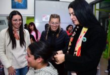 SANTA ROSA IMPULSA EL EMPRENDEDURISMO JUVENIL CON UN CURSO DE TRENZAS AFRICANAS