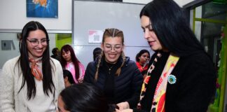 SANTA ROSA IMPULSA EL EMPRENDEDURISMO JUVENIL CON UN CURSO DE TRENZAS AFRICANAS