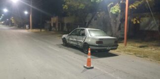 RIVADAVIA: UN CONDUCTOR ALCOHOLIZADO CHOCÓ CUATRO VEHÍCULOS ESTACIONADOS