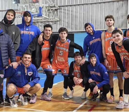RIVADAVIA BÁSQUET SE HIZO FUERTE EN EL VALLE DE UCO Y SUMÓ UNA VICTORIA CLAVE ANTE SAN CARLOS