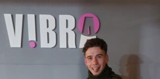 SOS TAN ROSADO PRESENTÓ SU MÚSICA EN MODO RANDOM Y ADELANTÓ NUEVAS CANCIONES PARA EL INVIERNO