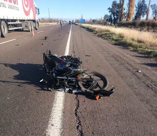 UN MOTOCICLISTA PERDIÓ LA VIDA TRAS COLISIONAR CONTRA UN CAMIÓN EN RUTA 7