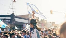 LA PALABRA NO SE MANCHA: EL FÚTBOL COMO ESPEJO DE LA SOCIEDAD