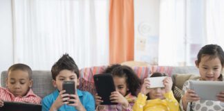 CÓMO CRIAR A LOS NIÑOS EN UN MUNDO ATRAVESADO POR PANTALLAS