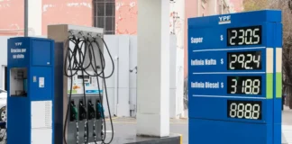 EL BOLSILLO MIRA AL SURTIDOR: PODRÍA BAJAR EL COMBUSTIBLE