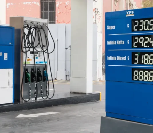 EL BOLSILLO MIRA AL SURTIDOR: PODRÍA BAJAR EL COMBUSTIBLE