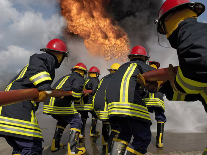 683dc4bc93deb_bombero (1)